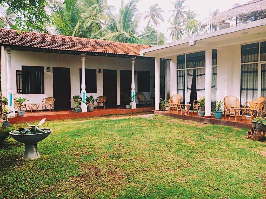 Lotus Surf House Midigama East Exterior foto
