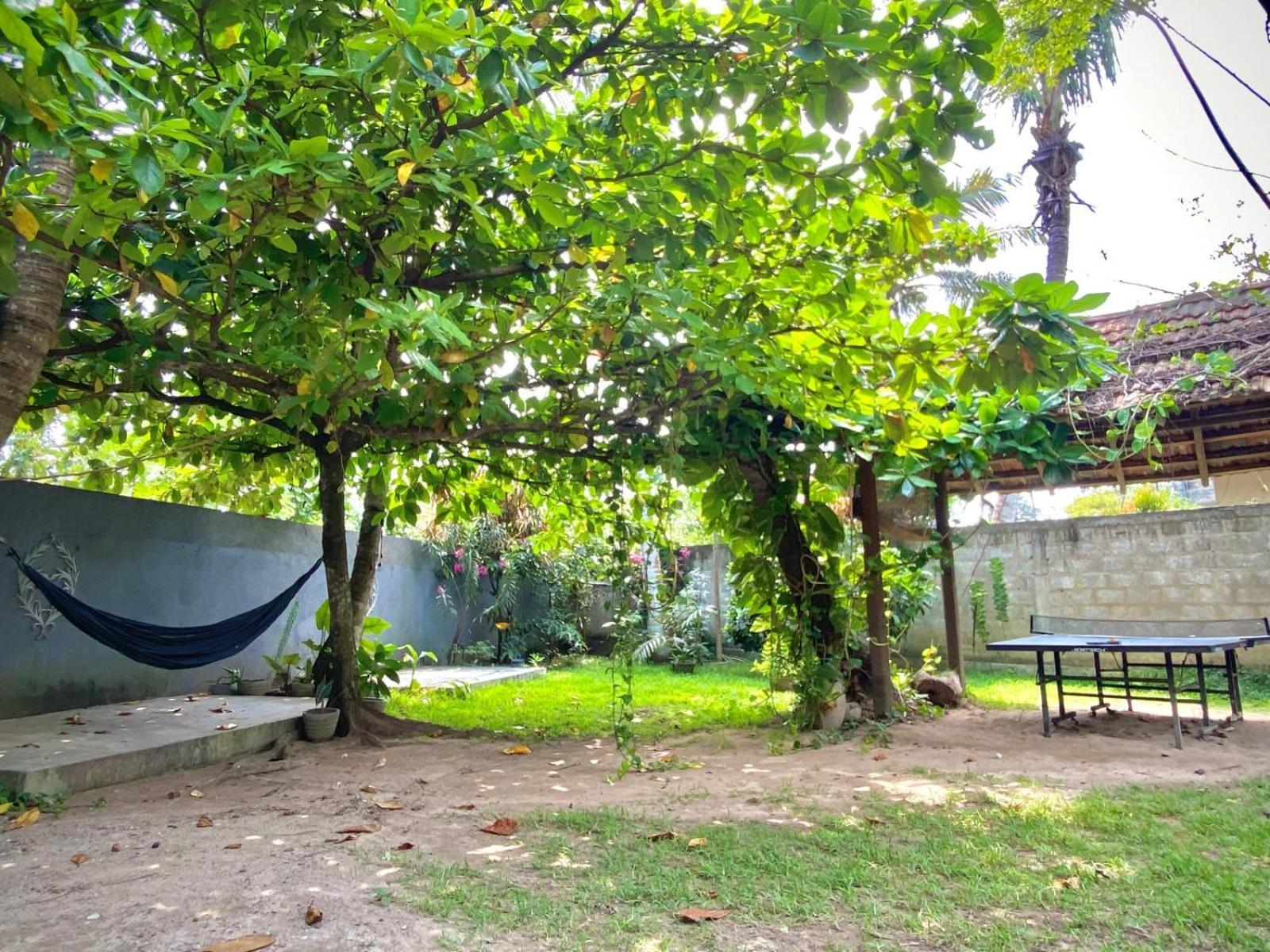 Lotus Surf House Midigama East Exterior foto